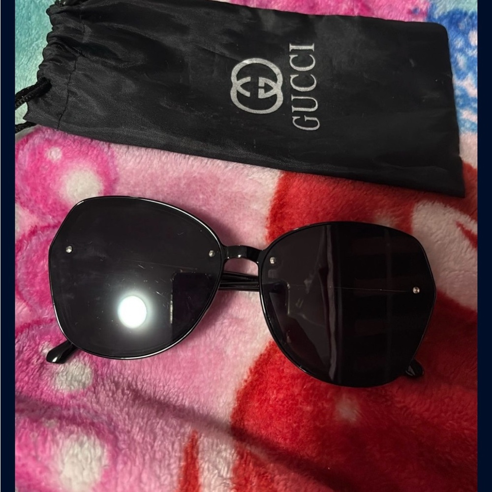 Gucci Sleek Black Sunglasses